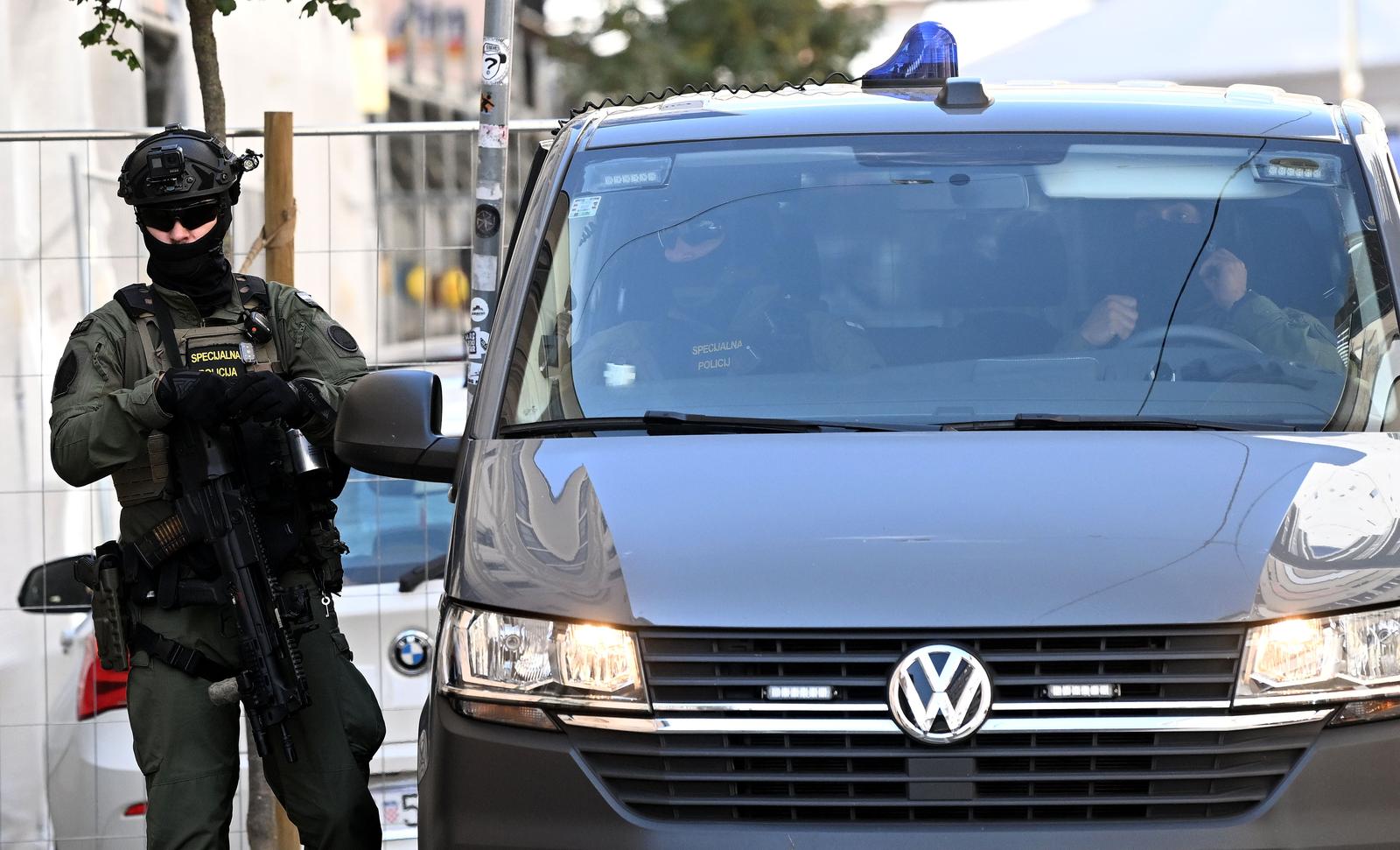 07.09.2023., Zagreb - Zupanijski sud, optuzno vijece za Petra Cosica i Manuela Vidica. Dileri povezani s Darkom Saricem. Pod jakim mjerama osiguranja optuzenici su dovedeni na sud. Photo: Marko Lukunic/PIXSELL