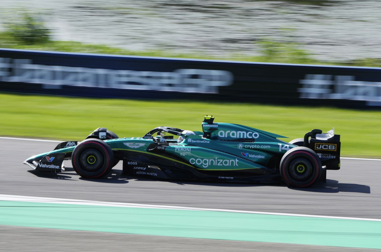 epa10879867 Spanish Formula One driver Fernando Alonso of Aston Martin in action during the Formula One Japanese Grand Prix at Suzuka Circuit racetrack in Suzuka, Japan, 24 September 2023.  EPA/FRANCK ROBICHON