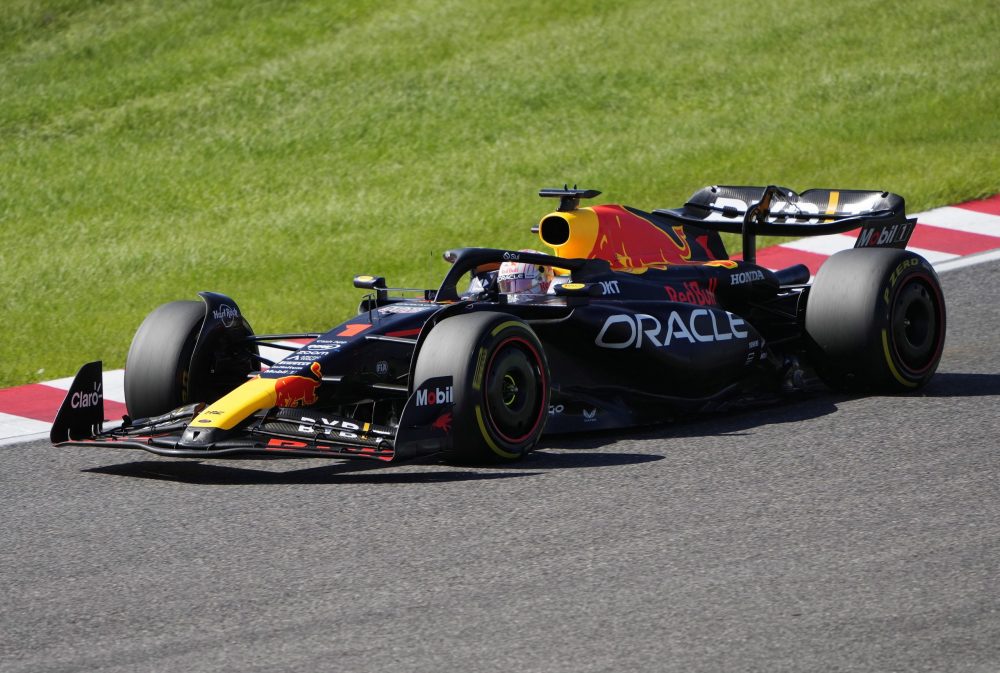 epa10879848 Dutch Formula One driver Max Verstappen of Red Bull Racing in action during the Formula One Japanese Grand Prix at Suzuka Circuit racetrack in Suzuka, Japan, 24 September 2023.  EPA/FRANCK ROBICHON