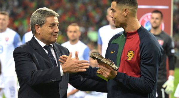 epa10917617 Portugal's Cristiano Ronaldo (R) receives an award for his 200 matches with the Portugese national team from Fernando Gomes, president of the Portuguese Soccer Federation, ahead of the UEFA EURO 2024 group J qualifying soccer match between Portugal and Slovakia, in Porto, Portugal, 13 October 2023.  EPA/FERNANDO VELUDO