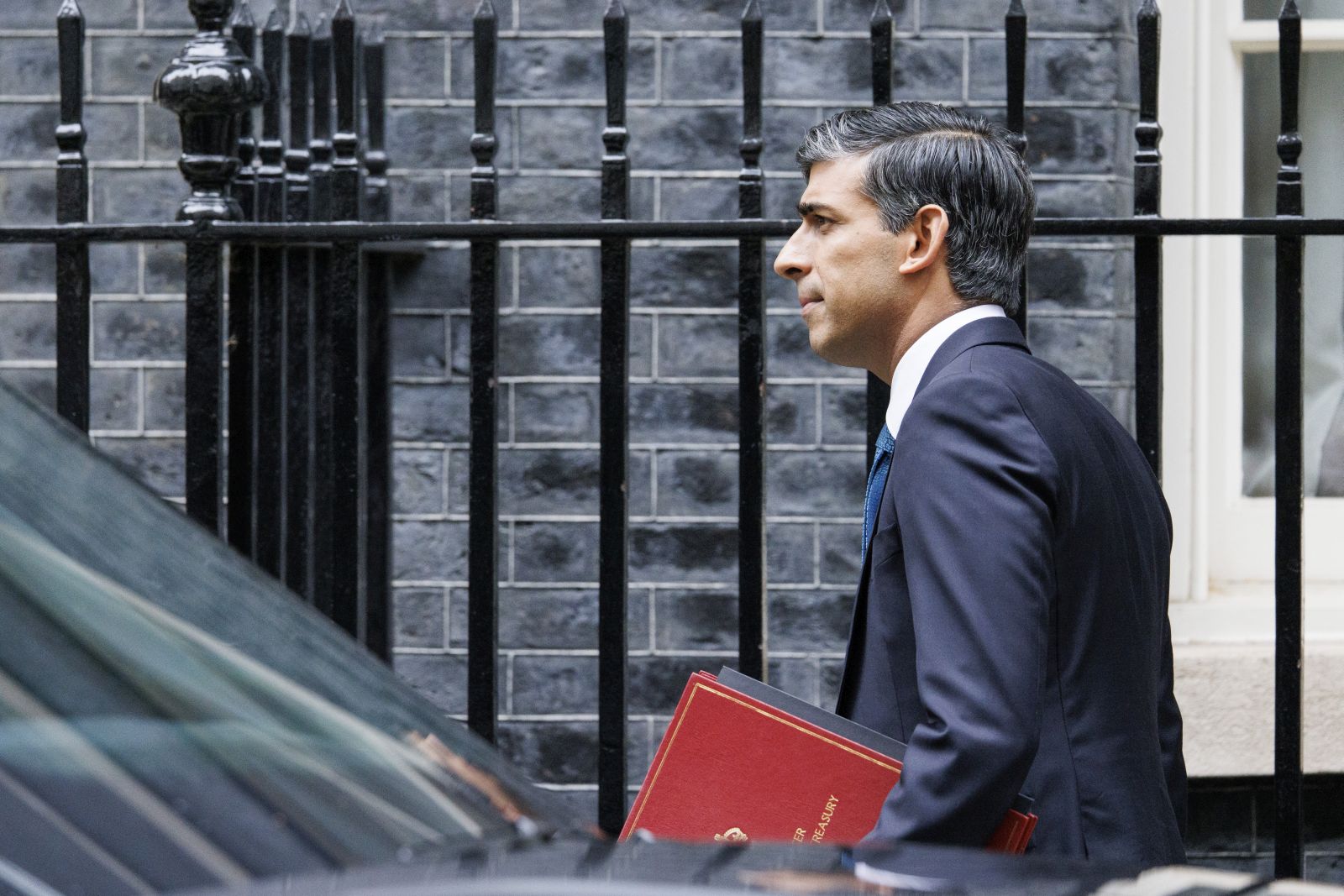 epa10922022 British Prime Minister Rishi Sunak departs his official residence, 10 Downing Street, to make a statement on the Israeli-Palestinian conflict in the Houses of Parliament in London, Britain, 16 October 2023.  EPA/TOLGA AKMEN