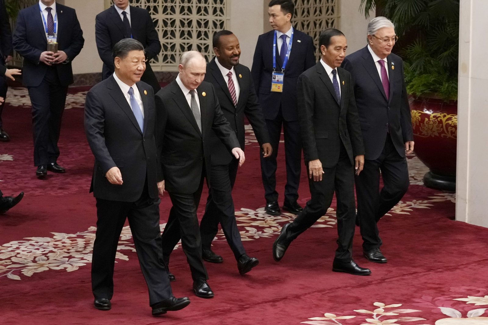 epa10924702 (L-R) Chinese President Xi Jinping, Russian President Vladimir Putin, Ethiopian Prime Minister Abiy Ahmed, Indonesian President Joko Widodo and Kazakhstan's President Kassym-Jomart Tokayev head to a group photo session at the Third Belt and Road Forum at the Great Hall of the People in Beijing, China, 18 October 2023.  EPA/Suo Takekuma/POOL