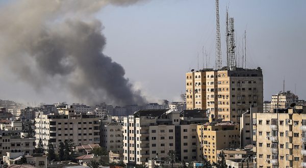 epaselect epa10940041 Smoke rises following Israeli airstrikes on Gaza City, 26 October 2023. More than 6,500 Palestinians and at least 1,300 Israelis have been killed, according to the Israel Defense Forces (IDF) and the Palestinian health authority, since Hamas militants launched an attack against Israel from the Gaza Strip on 07 October, and the Israeli operations in Gaza and the West Bank which followed it.  EPA/MOHAMMED SABER