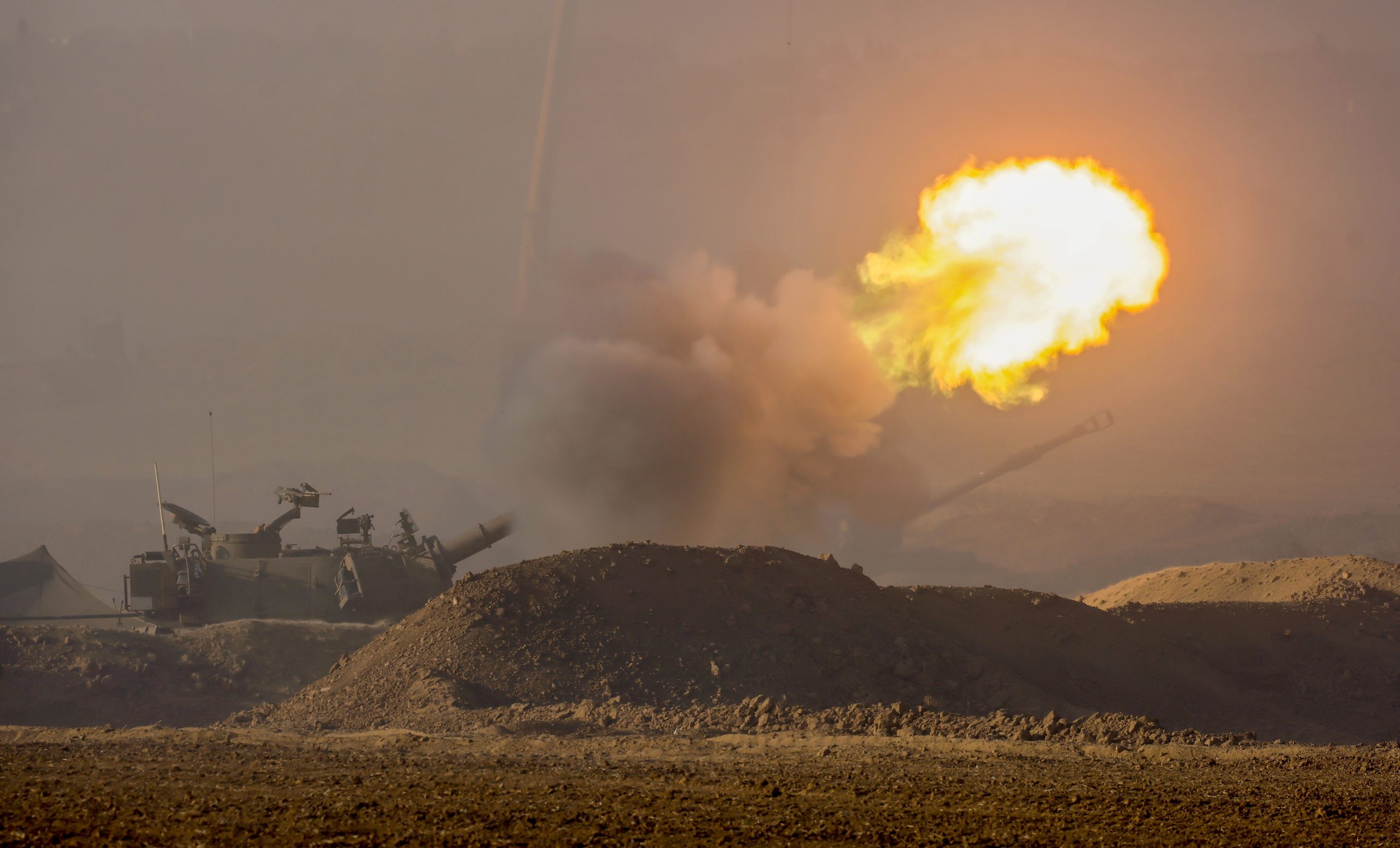 epa10949982 Israel Defense Forces (IDF) soldiers fire a 155 mm howitzer at an undisclosed location near the border with Gaza, southern Israel, 31 October 2023. Over the last day Israeli forces struck approximately 300 targets as part of its 'expanded ground operations' in the Gaza Strip, the Israel Defense Forces (IDF) said on 31 October. More than 8,000 Palestinians and at least 1,400 Israelis have been killed, according to the IDF and the Palestinian health authority, since Hamas militants launched an attack against Israel from the Gaza Strip on 07 October, and the Israeli operations in Gaza and the West Bank which followed it.  EPA/HANNIBAL HANSCHKE