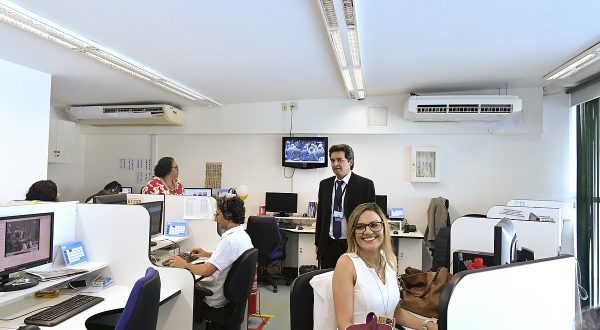 Preparativos para solenidade de posse dos senadores da 56ª Legislatura...Em destaque, jornalista Aline Guedes. ..Foto: Geraldo Magela/Agência Senado