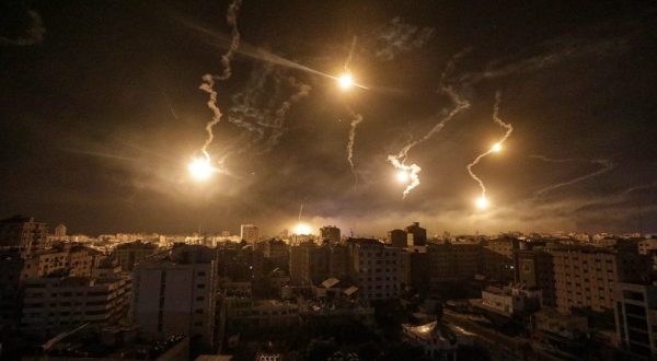 epa10962788 Israeli army flares illuminate the sky over west Gaza in the northern Gaza Strip, on 06 November 2023. (Issued 07 November 2023). 07 November 2023, marks one month since Hamas militants launched an attack against Israel from the Gaza Strip, which was followed by Israeli operations in Gaza and the West Bank. More than 10,000 Palestinians and at least 1,400 Israelis have been killed and more than 200 others were taken hostage by Hamas militants, according to the Palestinian health authority and  the Israel Defense Forces (IDF).  EPA/MOHAMMED SABER  ATTENTION: This Image is part of a PHOTO SET