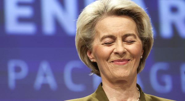 epa10964118 European Commission President Ursula von der Leyen reacts as she holds a press conference on the EU’s 2023 enlargement package and the new Growth Plan for the Western Balkans, in Brussels, Belgium, 08 November 2023.  EPA/OLIVIER HOSLET