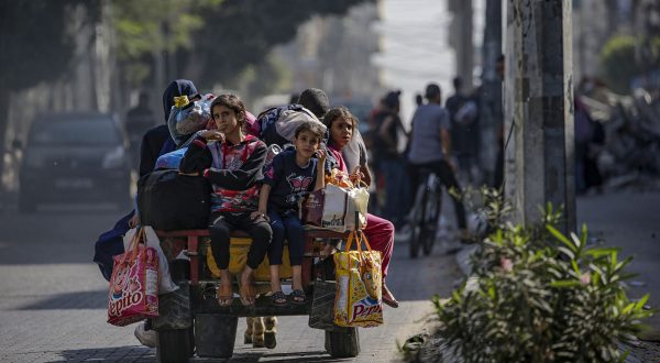 epa10964061 Residents carry their belongings as they evacuate Gaza City amid increased military operations in the Gaza Strip, 08 November 2023. The Israel Defence Forces (IDF) said on 08 November that their troops continue to operate inside the Gaza Strip, directing aircraft strikes on Hamas infrastructures. More than 10,000 Palestinians and at least 1,400 Israelis have been killed, according to the Israel Defense Forces (IDF) and the Palestinian health authority, since Hamas militants launched an attack against Israel from the Gaza Strip on 07 October, and the Israeli operations in Gaza and the West Bank which followed it.  EPA/MOHAMMED SABER