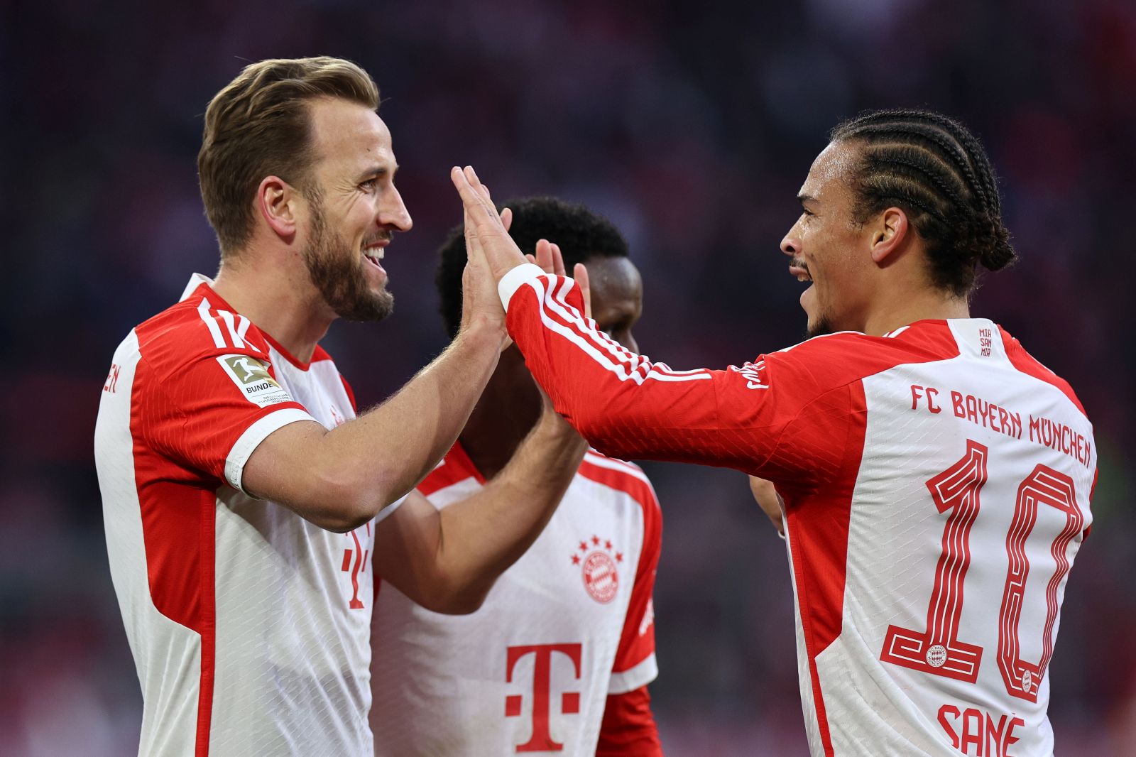 epa10970183 Munich's Harry Kane (L) celebrates with teammate Leroy Sane (R) after scoring the 2-0 goal during the German Bundesliga soccer match between FC Bayern Munich and 1.FC Heidenheim in Munich, Germany, 11 November 2023.  EPA/ANNA SZILAGYI CONDITIONS - ATTENTION: The DFL regulations prohibit any use of photographs as image sequences and/or quasi-video.