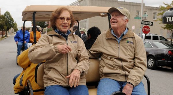 epa10985437 (FILE) Former US President Jimmy Carter (R) and his wife, Rosalynn (L), tour Jefferson Street just before joining volunteers to rehabilitate homes there in Baltimore, Maryland, USA, 05 October 2010 (reissued 19 November 2023). According to the Carter Center former US First Lady Rosalynn Carter has died aged 96 at her home in Plains, Georgia on 19 November 2023.  EPA/MICHAEL REYNOLDS