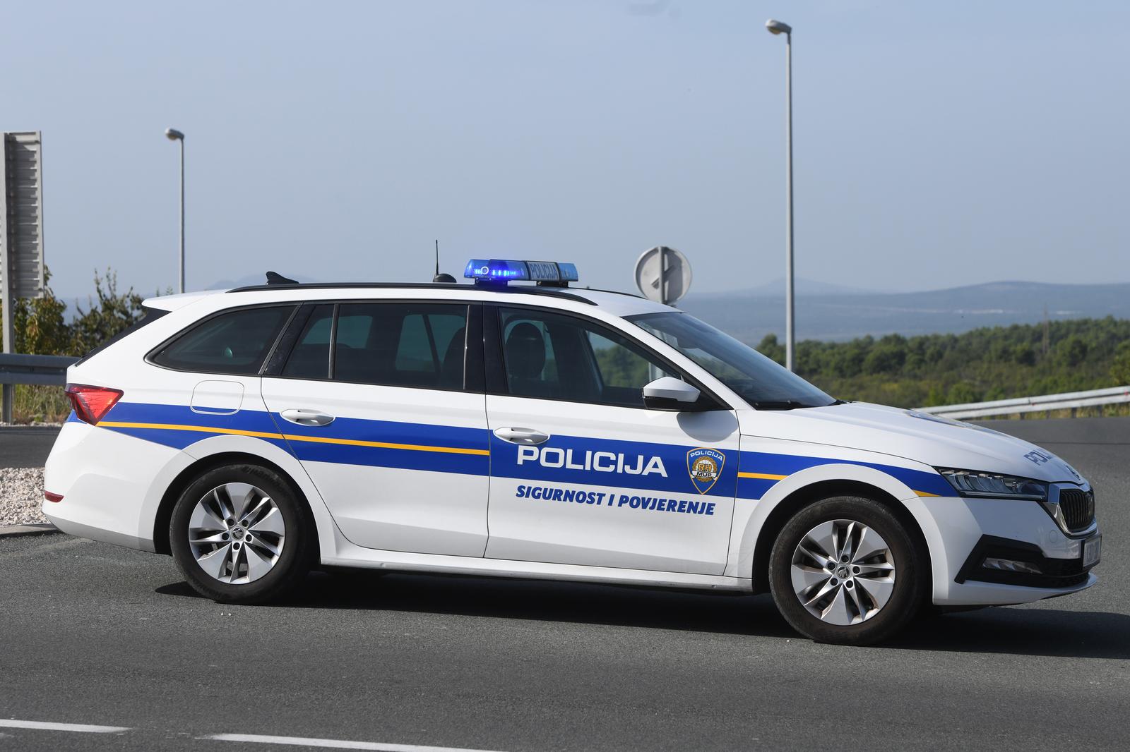 10.10.2023., Tromilja - Prometna nesreca u kojoj su sudjelovali automobil i motocikl. Photo: Hrvoje Jelavic/PIXSELL