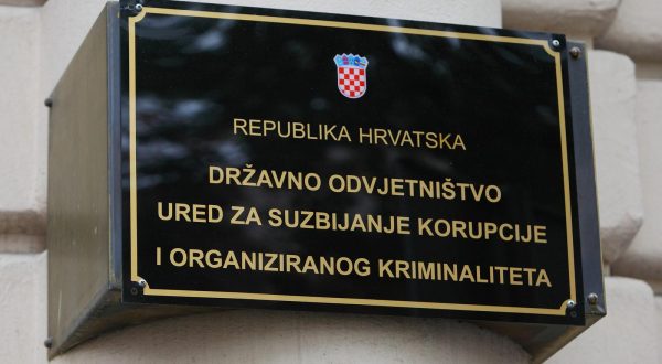 29.10.2012., Zagreb - U sredistu USKOK-a u Gajevoj ulici privedeni policajci zbog odavanja tajnih podataka. Drzavno odvjetnistvo, Ured za suzbijanje korupcije i organiziranog kriminala. rPhoto: Tomislav Miletic/PIXSELL