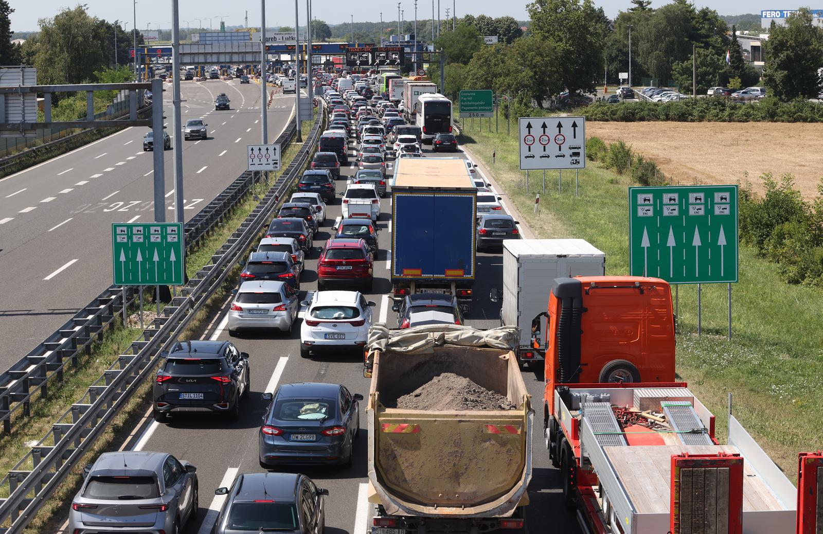 17.07.2023. Zagreb-Prometne guzve na cvoru Lucko u smjeru mora na ulazu na autocestu A!. Photo: Boris Scitar/PIXSELL