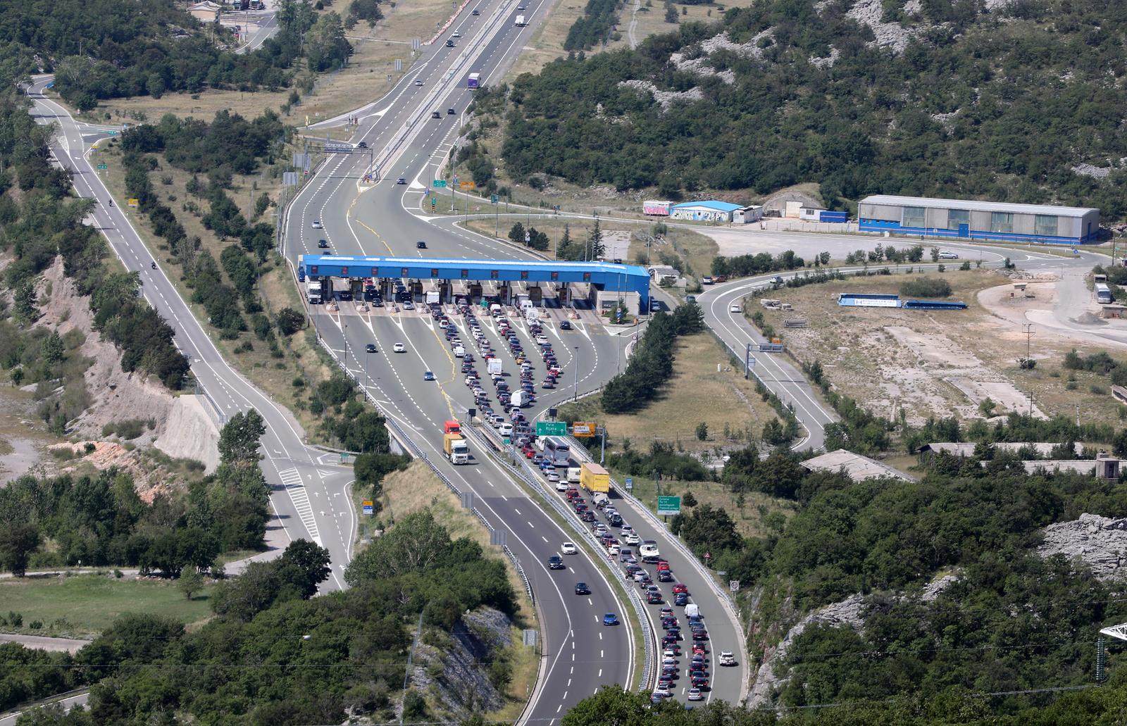 18.08.2023., Rijeka - Kolona vozila na autocesti A6 Rijeka-Zagreb na naplatnim kucicamana Kikovici u smjeru Rijeke. Photo: Goran Kovacic/PIXSELL