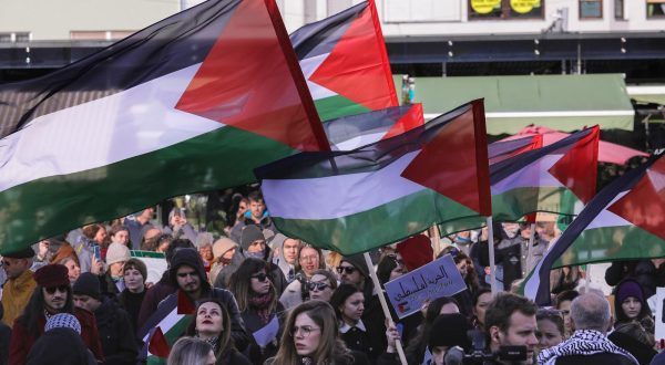 25.11.2023., Zagreb - Na Kvaternikovom trgu Inicijativa za slobodnu Palestinu organizirala je mirni skup pod nazivom Ne u nase ime - mir i sloboda Palestini. Povod je neprihvatljivo glasovanje Hrvatske protiv UN-ove rezolucije o prekidu vatre i neprekidnog genocida koji izraelski režim provodi u Gazi. Photo: Tomislav Miletic/PIXSELL