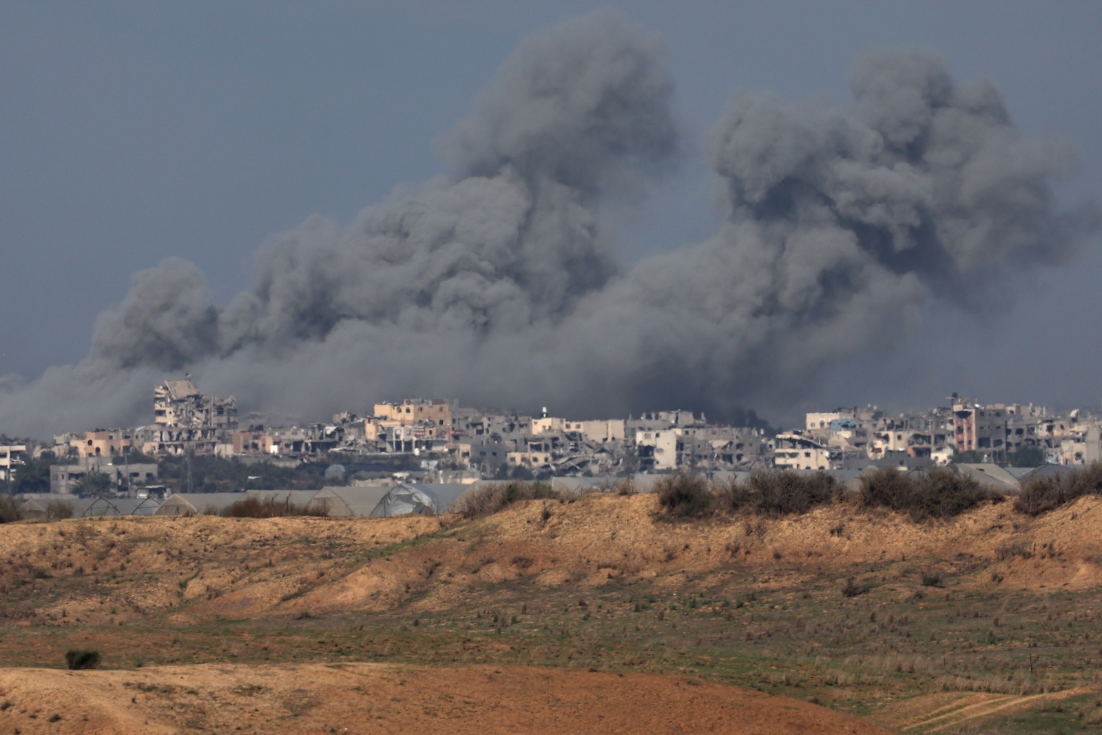 epaselect epa11013216 Smoke rises following strikes on southern Gaza, as seen from Beâ€™eri, Israel, 06 December 2023. Israeli forces resumed military strikes on Gaza after a week-long truce expired on 01 December. Nearly 16,000 Palestinians and at least 1,200 Israelis have been killed, according to the Palestinian Health Ministry and the Israel Defense Forces (IDF), since Hamas militants launched an attack against Israel from the Gaza Strip on 07 October, and the Israeli operations in Gaza and the West Bank which followed it.  EPA/ATEF SAFADI