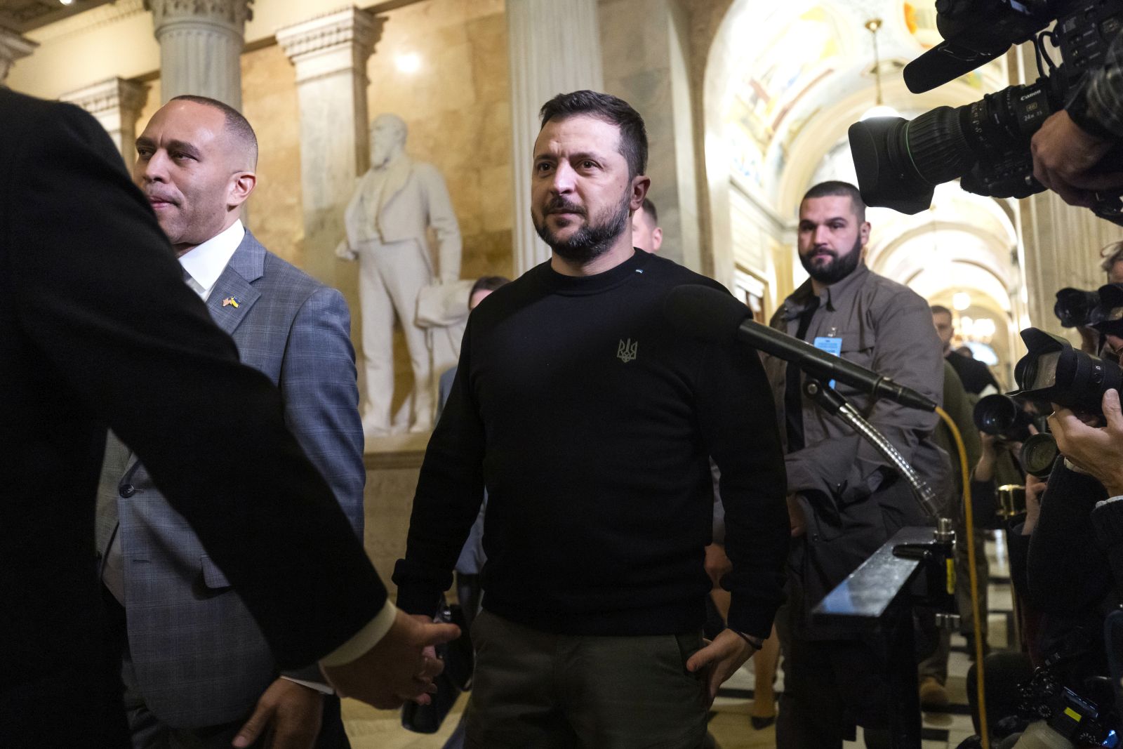 epa11024726 Ukrainian President Volodymyr Zelensky (C) walks through the House side of the US Capitol after meeting with Senate leaders in Washington, DC, USA, 12 December 2023. Ukrainian President Zelensky is in Washington to meet with members of Congress at the US Capitol and US president at the White House to make a last-ditch effort to convince the US Congress for further military aid before the holiday recess. Republicans want concessions from Democrats on border security in order to support aid to Ukraine.  EPA/JIM LO SCALZO