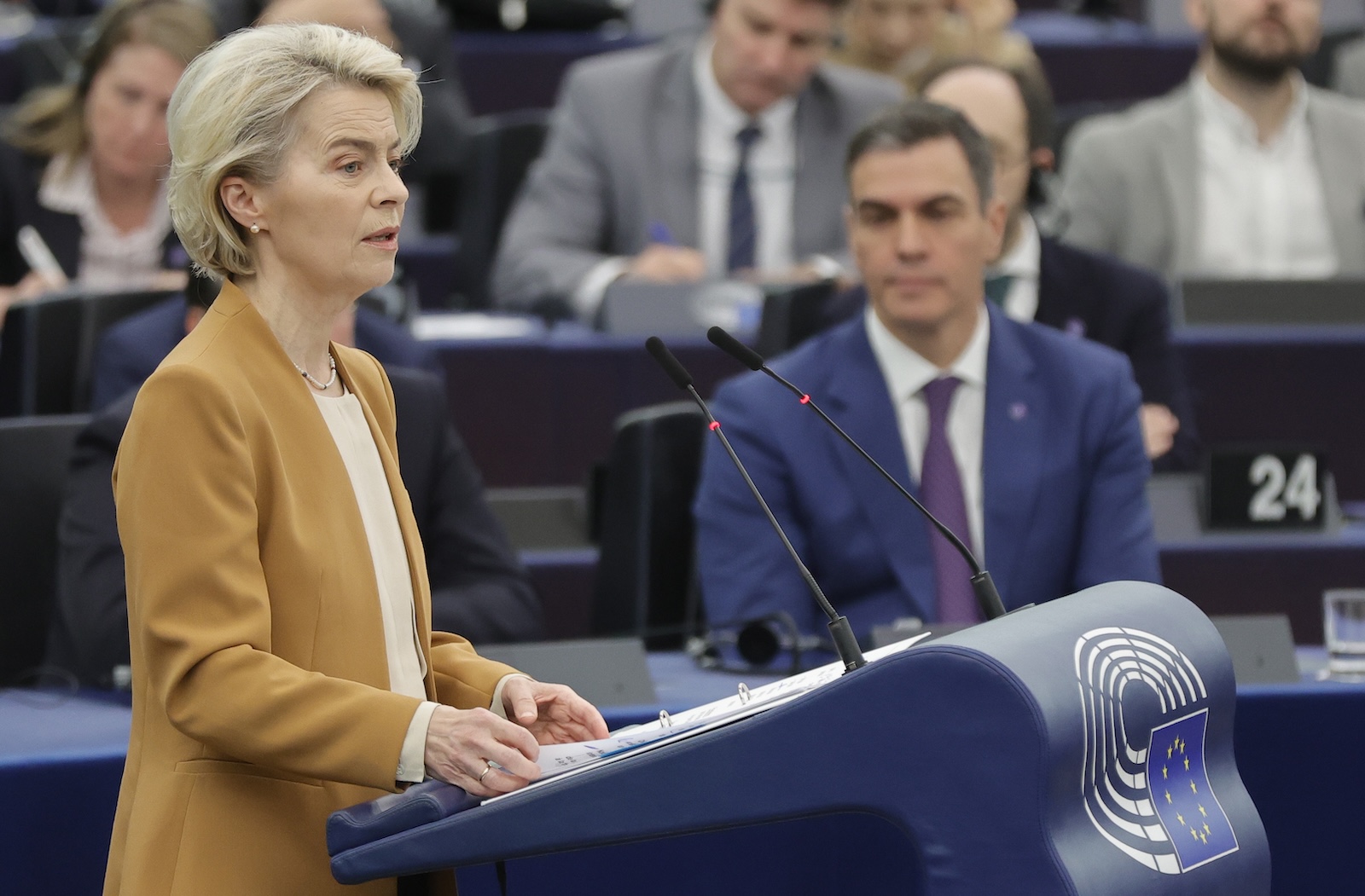 epa11026116 European Commission President Ursula von der Leyen speaks during a debate on 'Review of the Spanish Presidency of the Council' at the European Parliament in Strasbourg, France, 13 December 2023.  EPA/RONALD WITTEK