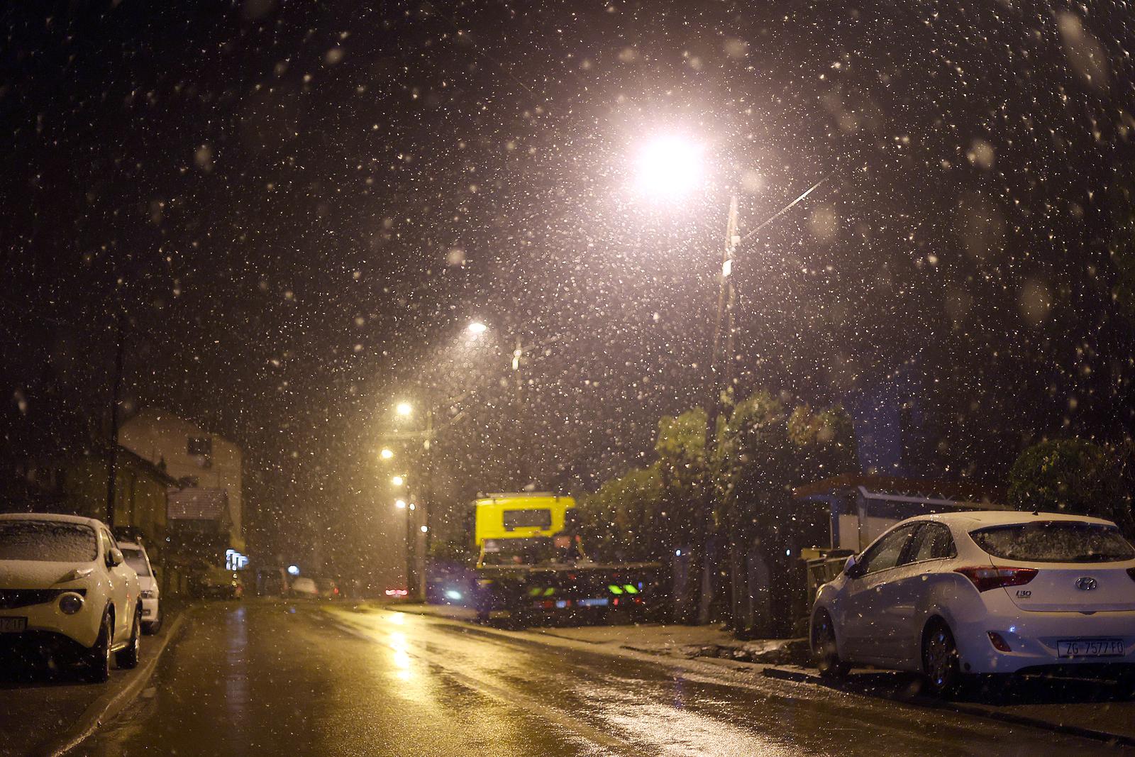 02.12.2023., Zagreb - Prvi ovogodisnji snijeg zabijelio je Zagreb. Photo: Goran Stanzl/PIXSELL