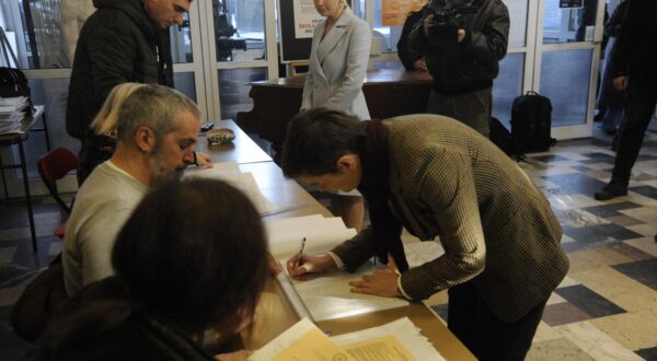 17, December, 2023, Belgrade - Vice President of the Main Board of the Serbian Progressive Party and Prime Minister of the Republic of Serbia Ana Brnabic voted at polling station number 34, in the School of Design. Ana Brnabic, Milica Djurdjic. Photo: M.A./ATAImages

17, decembar, 2023, Beograd - Potpredsednik Glavnog odbora Srpske napredne stranke i premijerka Republike Srbije Ana Brnabic glasala je na birackom mestu broj 34, u Skoli za dizajn. Photo: M.A./ATAImages Photo: M.M./ATA images/PIXSELL/PIXSELL