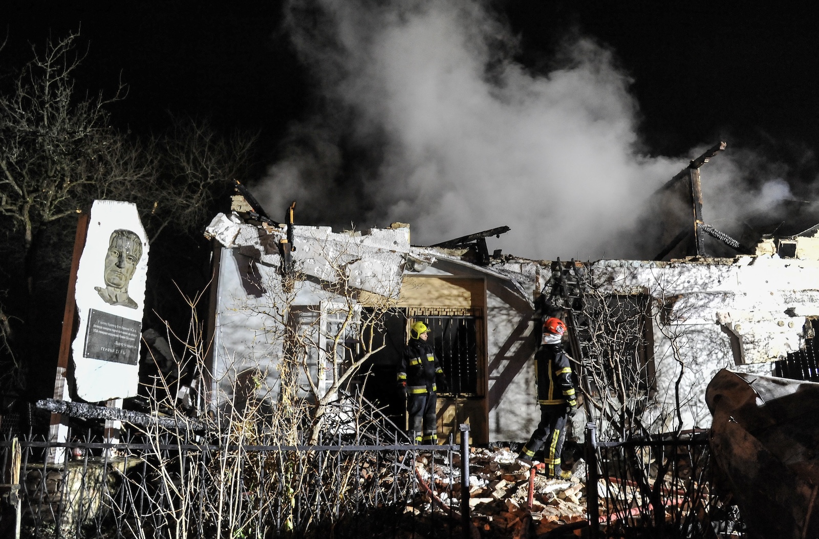 epaselect epa11051880 Ukrainian rescuers and firefighters work at the site of a drone attack on the Roman Shukhevych memorial museum building in the district of Bilohorshcha, on the outskirts of western city of Lviv, Ukraine, early 01 January 2024, amid the Russian invasion. According to Lviv mayor Andriy Sadovy, early drone attacks on New Year's Day damaged a university in Dublyany, where Stepan Bandera studied 100 years ago, and a monument to Roman Shukhevych, a commander of the Ukrainian Insurgent Army (UPA), in Lviv's district of Bilohorshcha. Ukrainians on 01 January 2024 mark the 115th anniversary of Stepan Bandera's birthday. Stepan Bandera was a Ukrainian politician and one of the leaders of the Ukrainian national movement in occupied Western Ukraine (Galicia), who headed the Organization of Ukrainian Nationalists (OUN). Russian troops entered Ukrainian territory on 24 February 2022, starting a conflict that has provoked destruction and a humanitarian crisis.  EPA/MYKOLA TYS