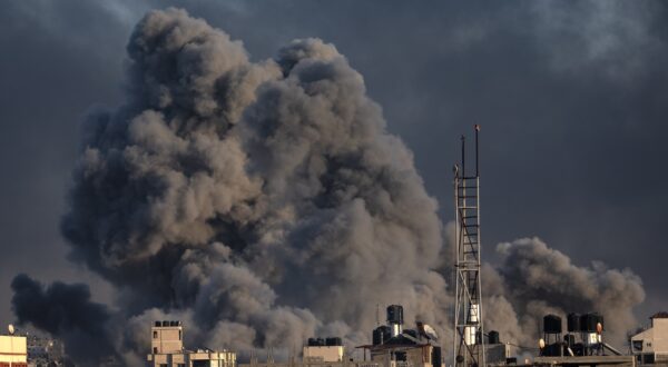 epa11067741 Smoke rises following Israeli air strikes in Khan Yunis, southern Gaza Strip, 10 Jan 2024. More than 22,800 Palestinians and at least 1,300 Israelis have been killed, according to the Palestinian Health Ministry and the Israel Defense Forces (IDF), since Hamas militants launched an attack against Israel from the Gaza Strip on 07 October, and the Israeli operations in Gaza and the West Bank which followed it.  EPA/HAITHAM IMAD