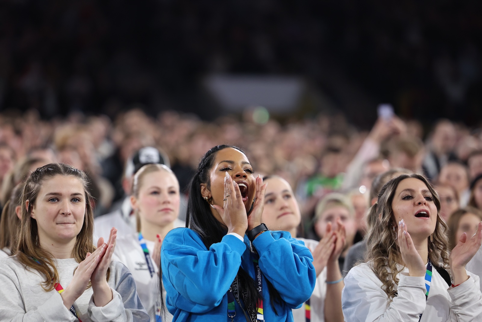 epa11067956 Spectators cheer after the Men's EHF EURO 2024 Handball preliminary round group A match between France and North Macedonia in Duesseldorf, Germany, 10 January 2024.  EPA/Christopher Neundorf