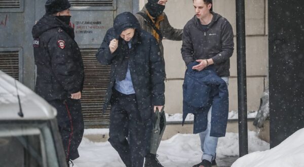 epa11105061 US journalist Evan Gershkovich (R) is escorted from the Lefortovsky Court building in Moscow, Russia, 26 January 2024. A Moscow court will decide on January 26 whether to extend the pre-trial detention of detained Wall Street Journal reporter Evan Gershkovich, who was detained last March on spying charges during a reporting trip to the Urals.  EPA/YURI KOCHETKOV