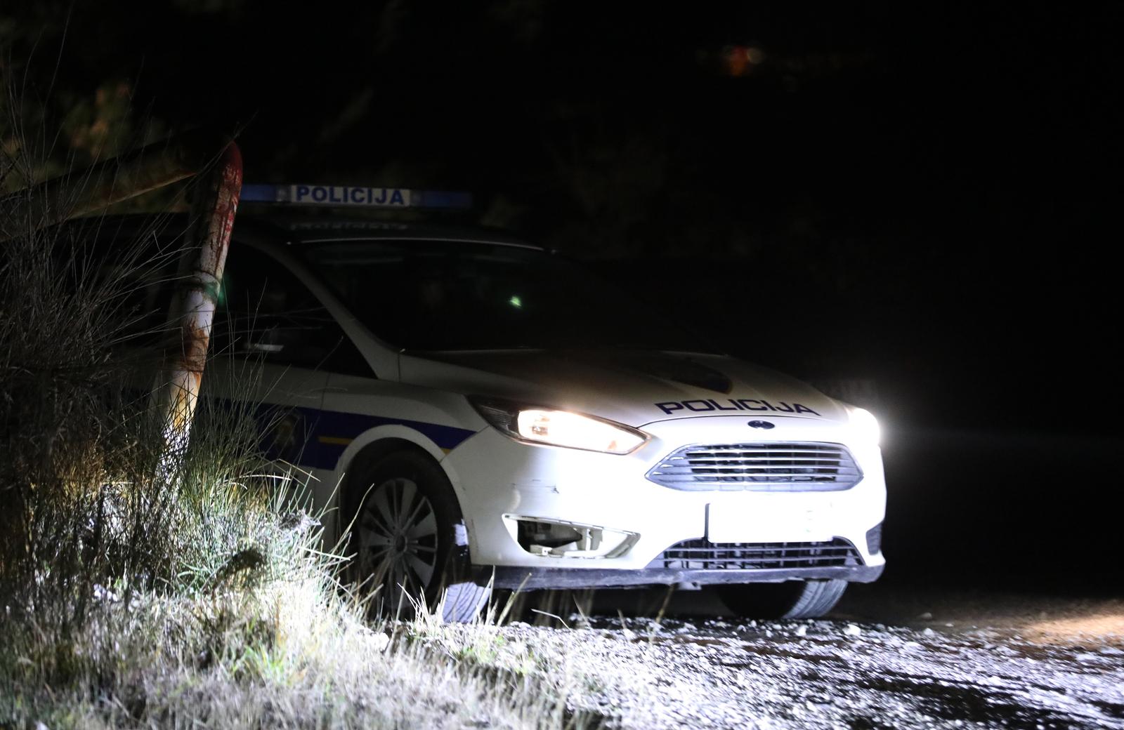 05.02.2022., Kastela - Policija je na podrucju Malacke na Kozjaku iznad Kastel Starog pronasla mrtvog muskarca. Sumnja se da je rijec o ubojstvu, a jedan muskarac je uhicen. Photo: Ivo Cagalj/PIXSELL