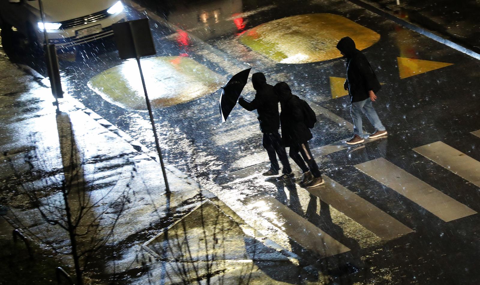 13.12.2023., Zagreb - Obilna kisa u Zagrebu pada cijeli dan. Photo: Emica Elvedji/PIXSELL