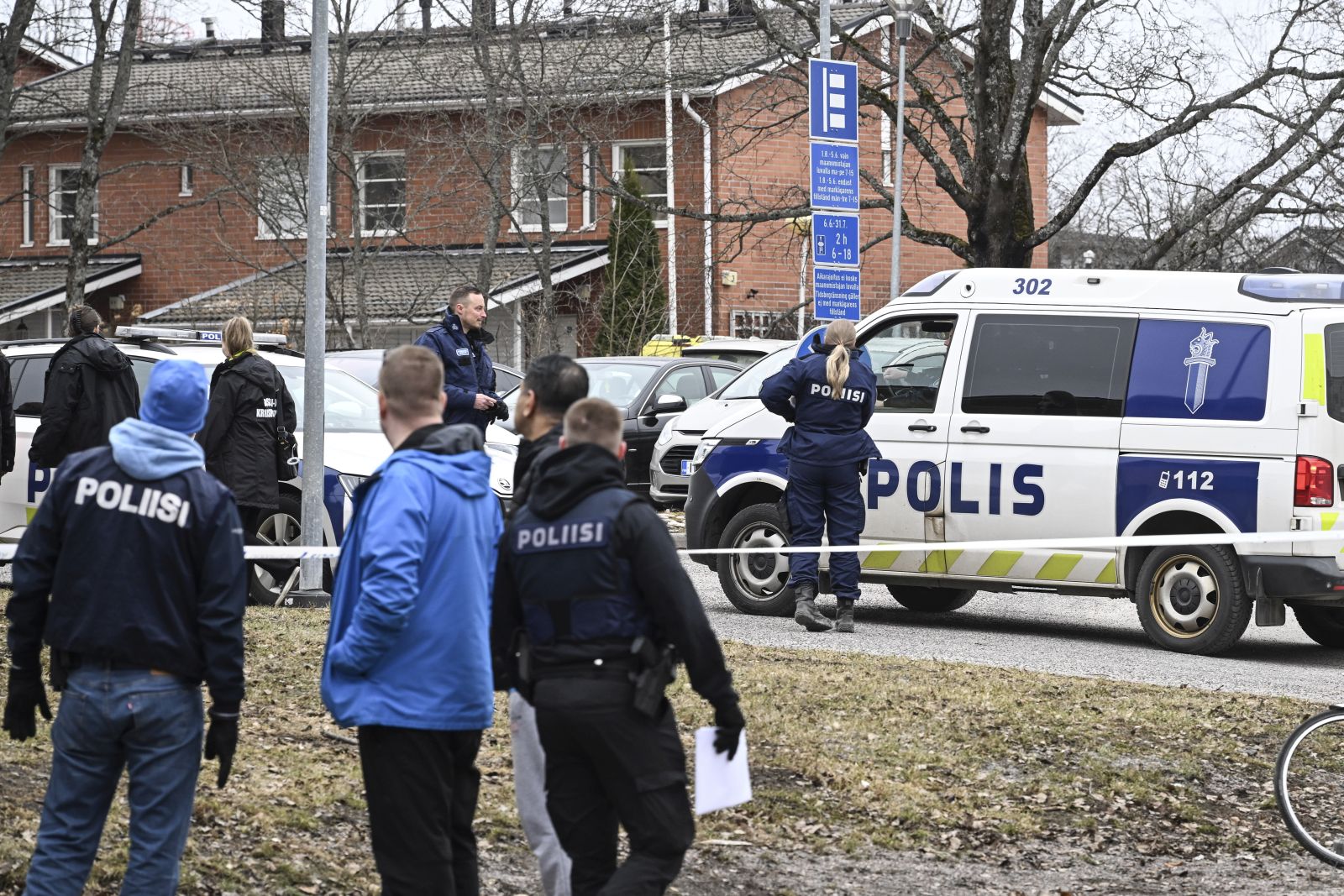 epa11255220 Polioce at the scene of a school shooting in Vantaa, Finland, 02 April 2024. Three children aged twelve have been wounded in a shooting at the school, police said. The suspect, also aged 12, fled the scene but was later arrested.  EPA/KIMMO BRANDT