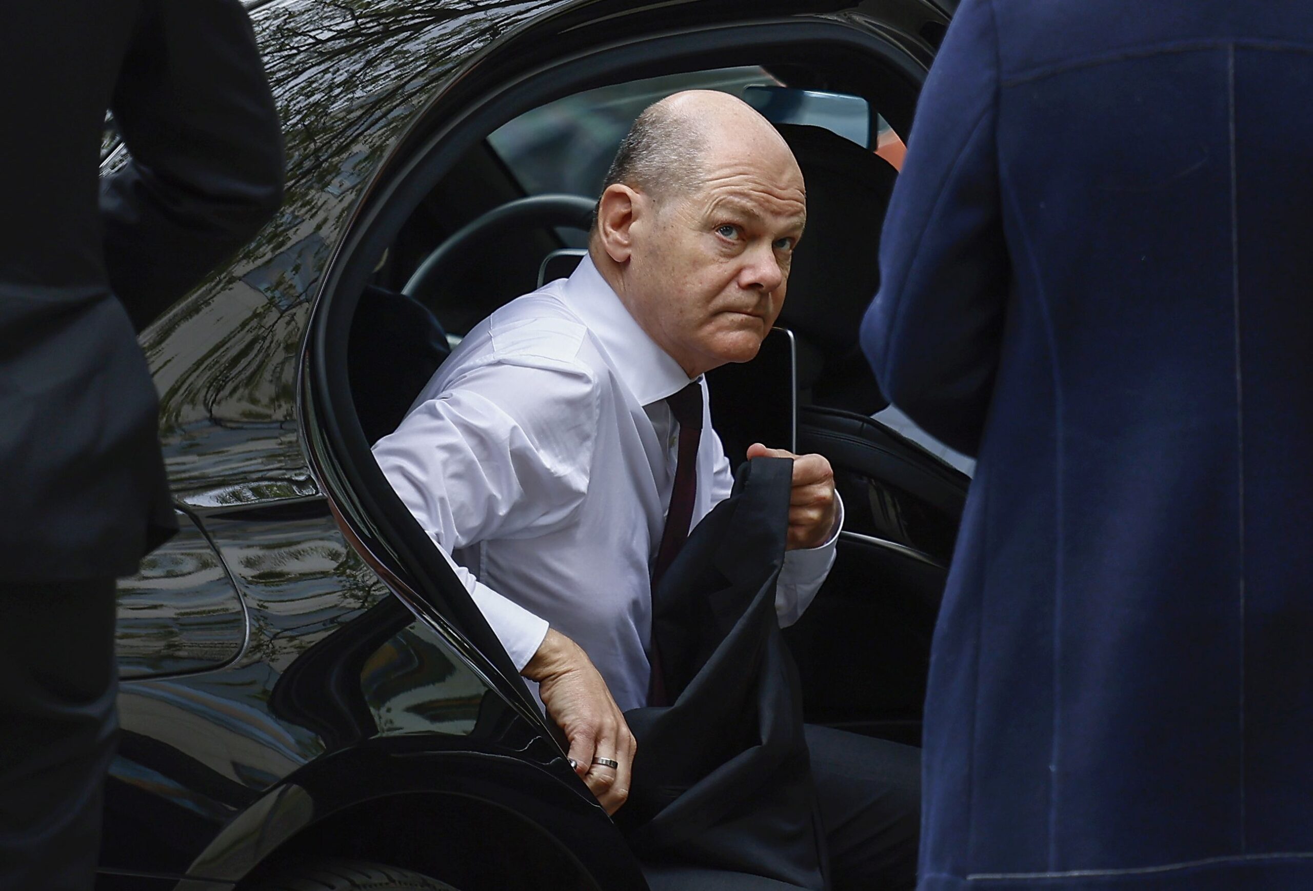 epa11269915 German Chancellor Olaf Scholz arrives at the 'House of the German Economy' in Berlin, Germany, 10 April 2024. Chancellor Scholz will take part in the joint closed meeting of the Confederation of German Employers (BDA), the Federation of German Industries (BDI), the German Chamber of Industry and Commerce (DIHK) and the German Confederation of Skilled Crafts (ZDH). In a joint letter addressed directly to Chancellor Scholz, the leading German business associations express their great concern about "the political, social and economic development in which our country finds itself". The German economy is facing major structural challenges and Germany is becoming less attractive as a business location, not least due to political decisions.  According to the letter, frustration and uncertainty are growing among many companies.  EPA/HANNIBAL HANSCHKE