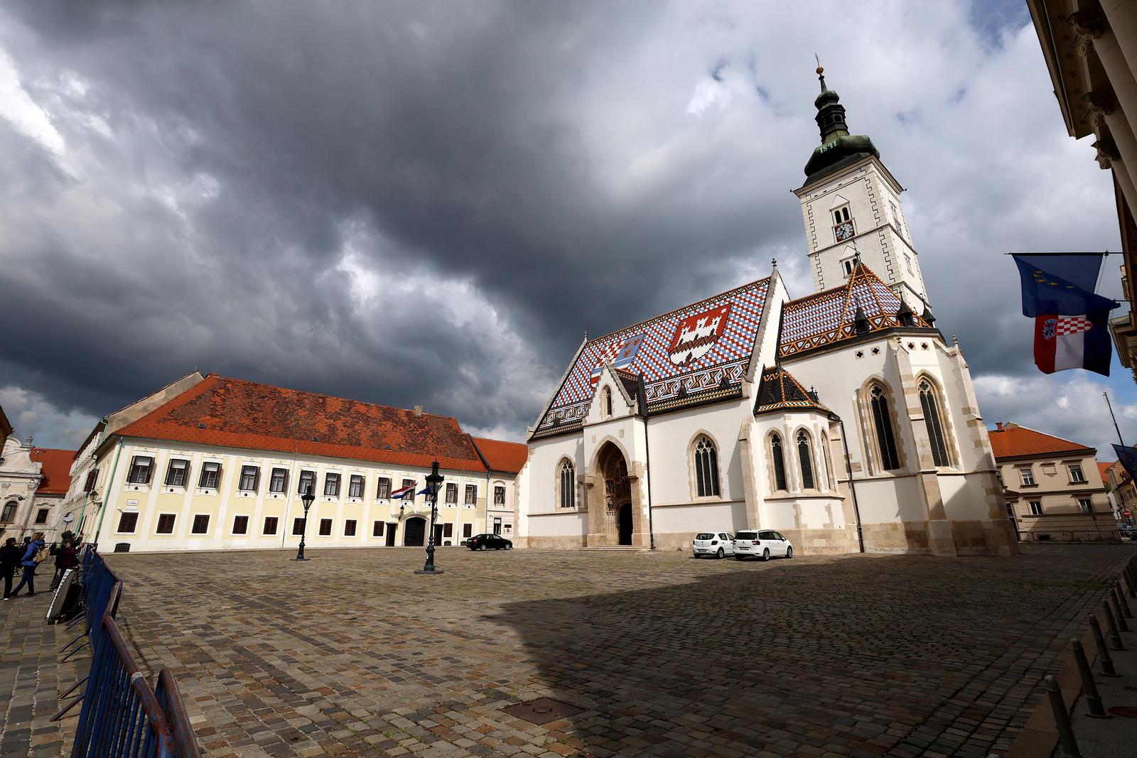 18.04.2024., Zagreb - Nakon izborne noci Markov trg utonuo je u neuobicajeni mir. Pod dramaticnim oblacima ceka rasplet price o formiranju nove Vlade sto nece biti nimalo jednostavno. O tome tko ce i s kim dogovoriti koaliciju ili manjinsku Vladu ovisiti ce tko ce biti novi "stanari" Banskih dvora, ali i tko ce na karaju uistinu zasjesti u saborske klupe. Photo: Patrik Macek/PIXSELL