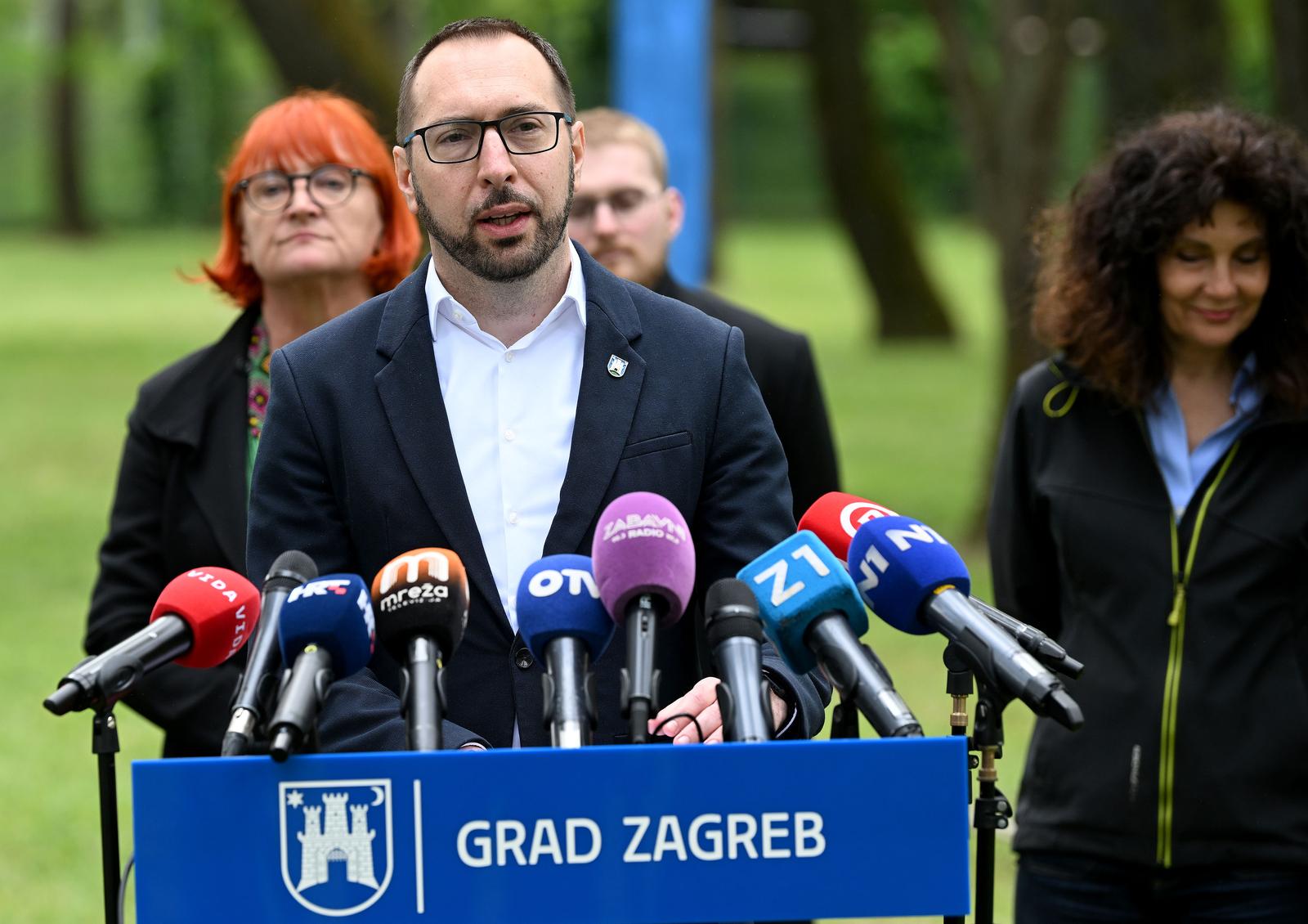 22.04.2024., Zagreb - Povodom Dana planete Zemlja na jezeru Bundek posadjena su stabla u sklopu akcije "Milijarda ustaje protiv nasilja nad zenama i djevojcicama". gradonacelnik Zagreba Tomislav Tomasevic Photo: Marko Lukunic/PIXSELL