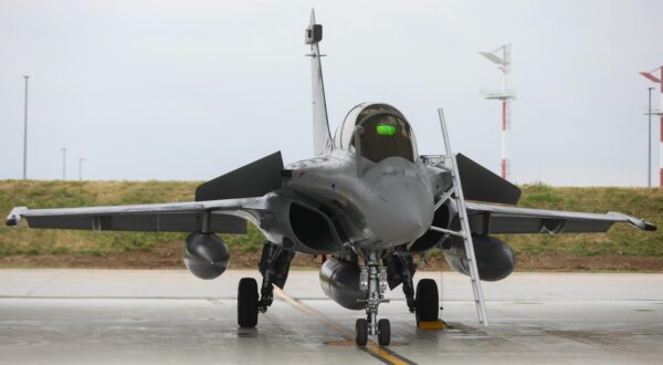 25.04.2024., Velika Gorica - Svecani docek prvih sest od ukupno 12 visenamjenskih borbenih aviona Rafale iz Francuske u vojarni "Pukovnik Marko Zivkovic".
 Photo: Igor Kralj/PIXSELL