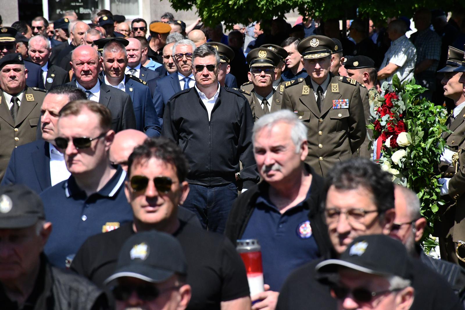 29.04.2024., Nova Gradiska - Polaganje vijenaca ispred Spomen obiljezja poginulim hrvatskim braniteljima u Domovinskom ratu povodom obiljezavanja 33. obljetnice osnutka 3. gardijske brigade "Kune". posebni savjetnik predsjednika Republike za veterane Domovinskog rata Marijan Marekovic, predsjednik Republiek Hrvatske Zoran Milanovic Photo: Ivica Galovic/PIXSELL