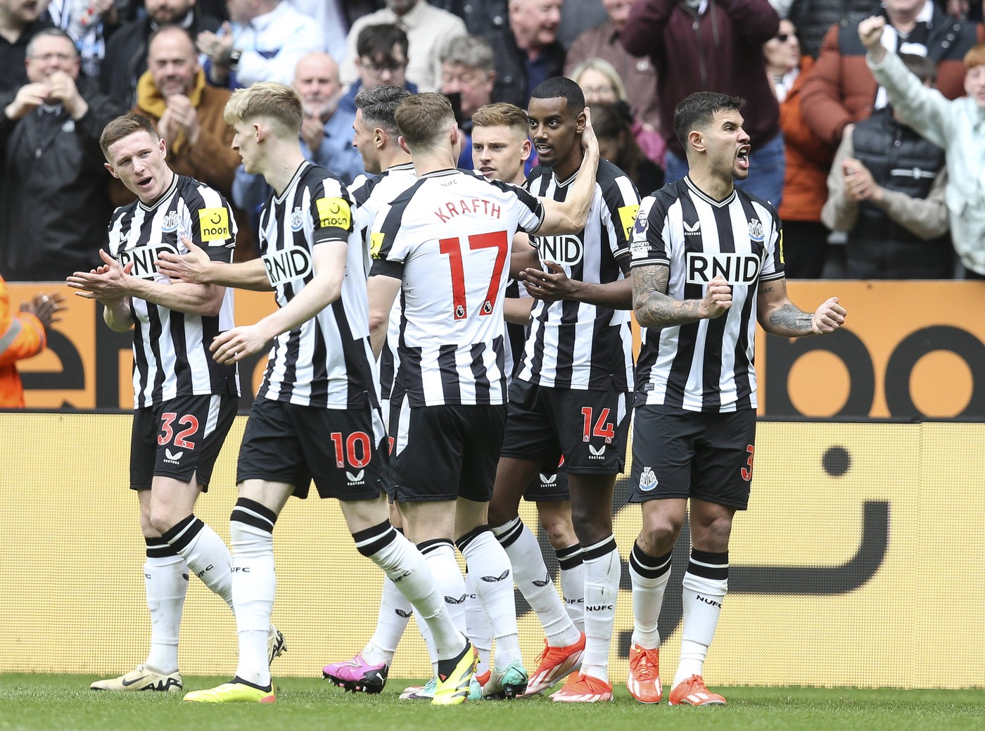 Football - 2023 / 2024 Premier League - Newcastle United vs Tottenham Hotspur - St James Park - Saturday 13th April 2024 Alexander Isak of Newcastle United celebrates after scoring to make it 3-0,Image: 864659844, License: Rights-managed, Restrictions: PUBLICATIONxNOTxINxUK, Credit images as "Profimedia/ IMAGO", Model Release: no, Credit line: IMAGO / imago sportfotodienst / Profimedia