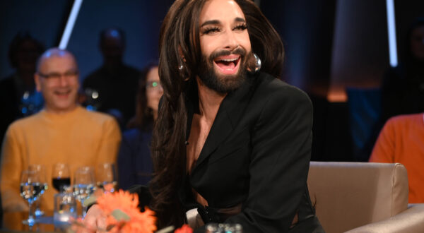 Conchita Wurst bei der NDR Talk Show im NDR Fernsehstudio während der Aufzeichnung der Sendung in Lokstedt. Hamburg, 26.01.2024 Conchita Wurst bei der NDR Talk Show , Hamburg-Lokstedt Hamburg Deutschland NDR Talk Show *** Conchita Wurst at the NDR Talk Show in the NDR television studio during the recording of the program in Lokstedt Hamburg, 26 01 2024 Conchita Wurst at the NDR Talk Show , Hamburg Lokstedt Hamburg Germany NDR Talk Show