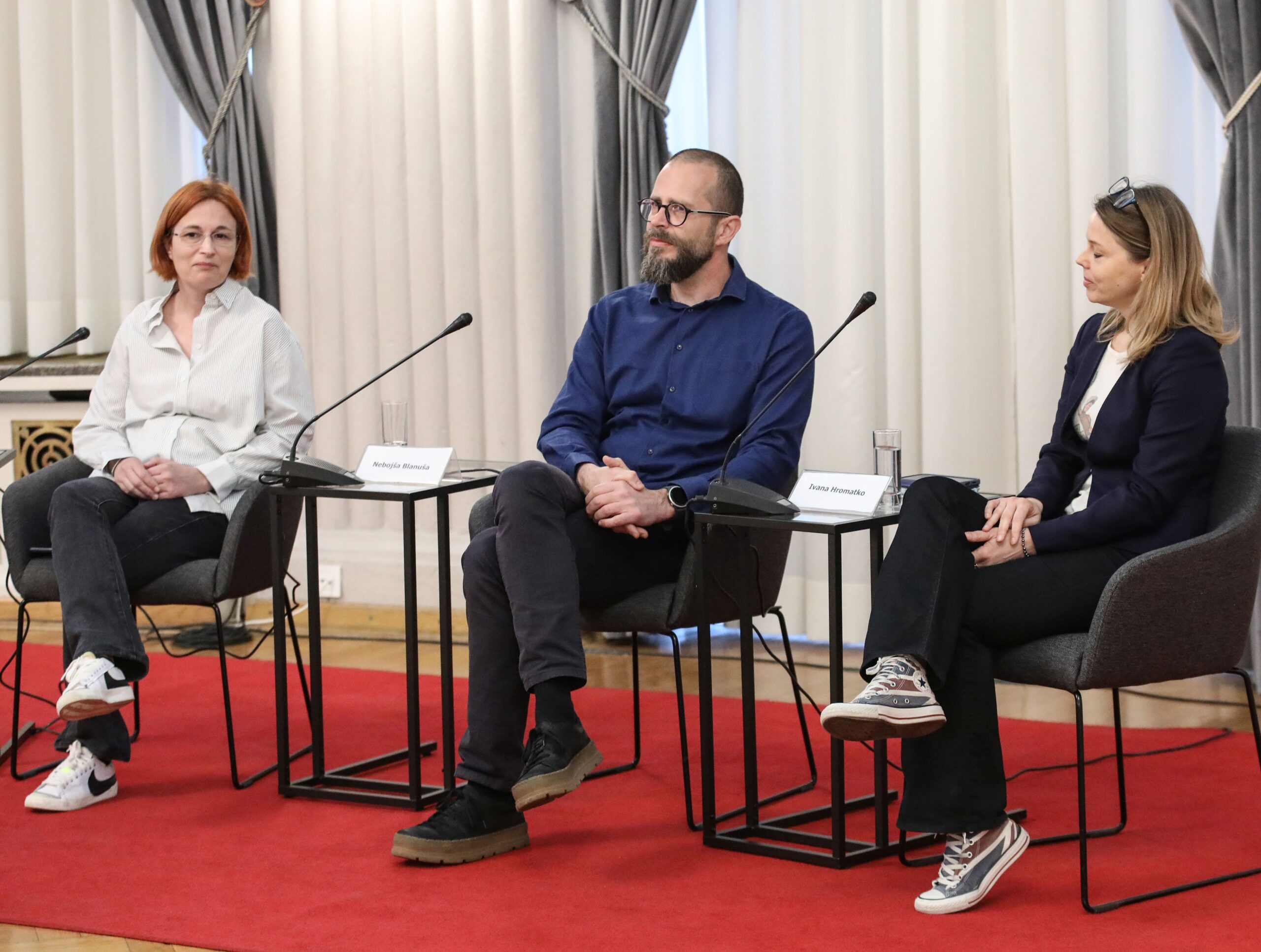 Zagreb, 06.05.2024. -  Predstavljanje istraživanja o vjerovanju i širenju dezinformacija u Hrvatskoj “Tko vjeruje u teorije zavjere i za koga oni glasaju na izborima. Na fotografiji Mirjana Tonković, Nebojša Blanuša, Ivana Hromatko.
foto HINA/ Admir BULJUBAŠIĆ/ abu