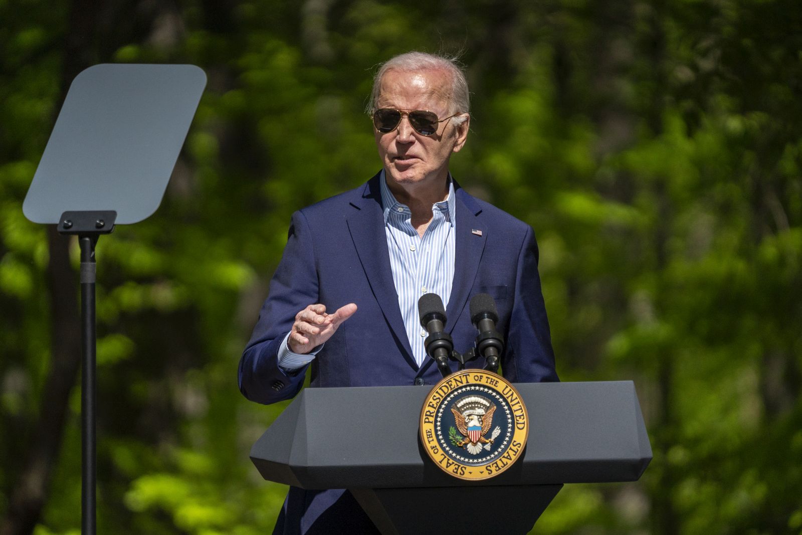 epa11294682 US President Joe Biden delivers remarks to commemorate Earth Day at an event in Prince William Forest Park in Triangle, Virginia, USA, 22 April 2024. President Biden announced 7 billion USD in grants for residential solar projects.  EPA/SHAWN THEW / POOL