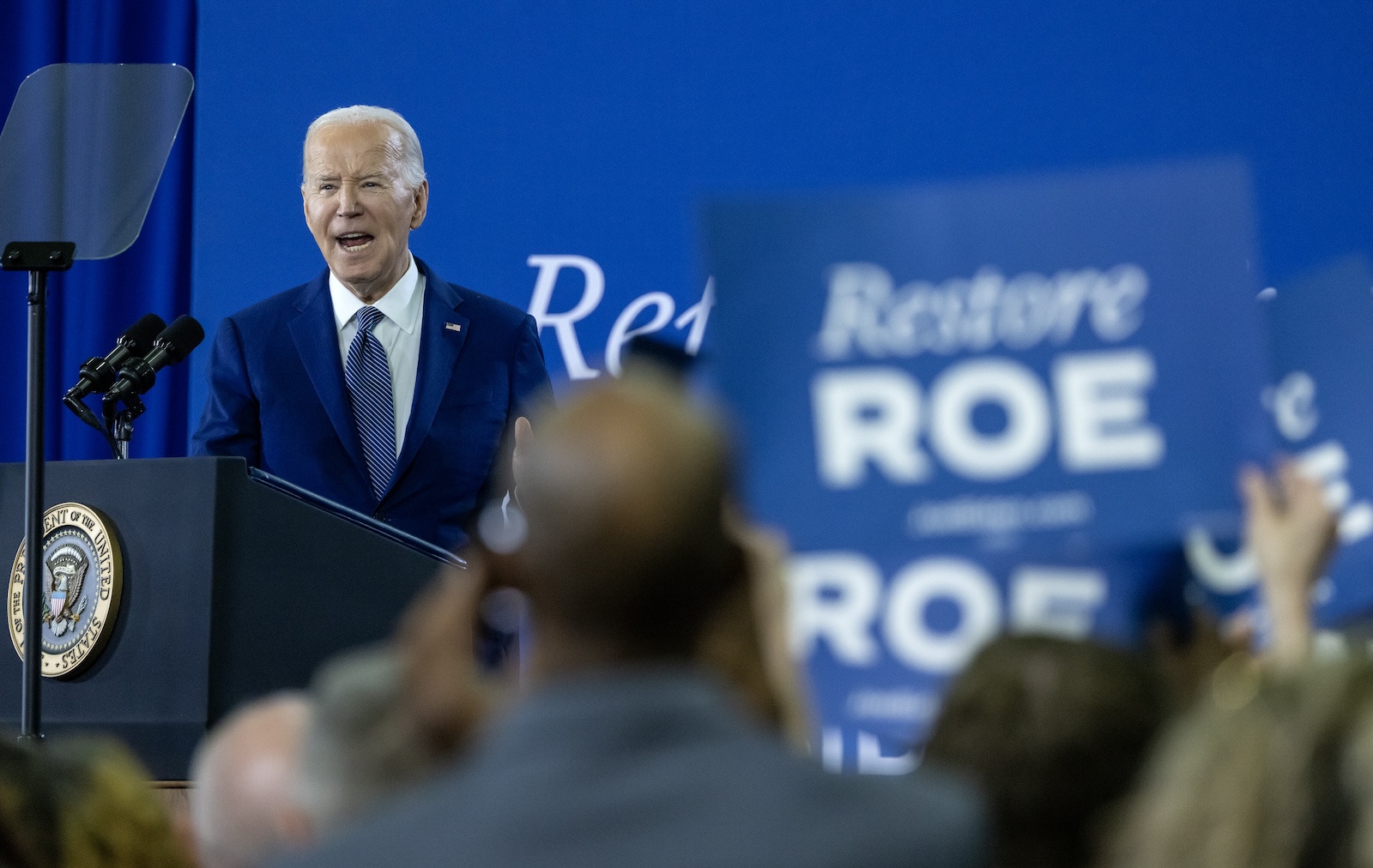 epa11296448 US President Joe Biden delivers remarks during a Reproductive Freedom Event at the Hillsborough Community College in Tampa, Florida, USA, 23 April 2024. President Biden attends Reproductive Freedom event one week before Florida's new six-week abortion ban takes effect. Florida Governor Ron DeSantis on April 14 signed into law a bill passed by the Republican Florida legislature banning abortions after six weeks of pregnancy.  EPA/CRISTOBAL HERRERA-ULASHKEVICH