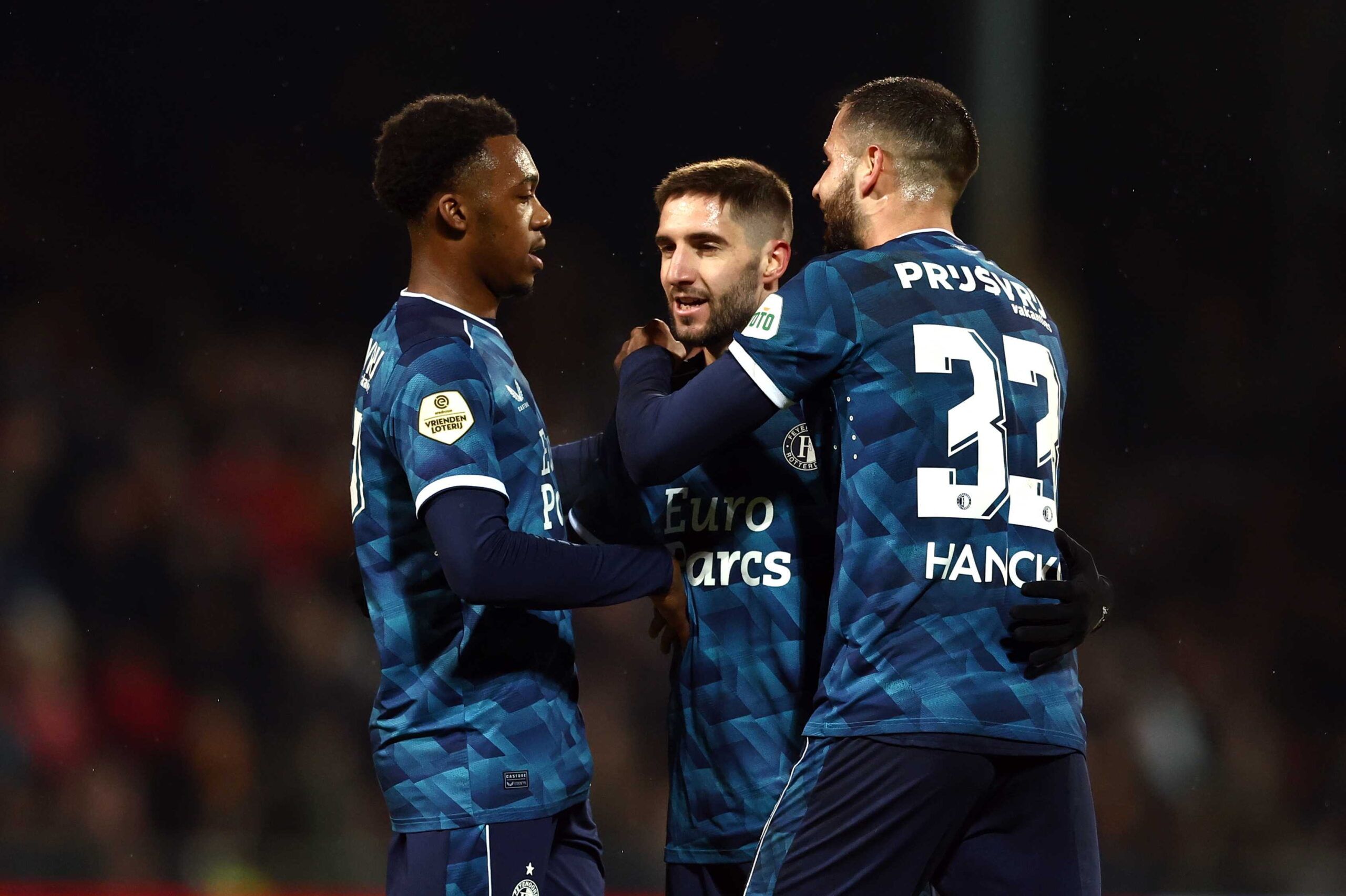 epa11301343 Luka Ivanusec of Feyenoord (C) celebrates scoring the 0-2 goal with his teammates Antoni Milambo (L) and David Hancko (R) during the Dutch Eredivisie match between Go Ahead Eagles and Feyenoord Rotterdam in Deventer, the Netherlands, 25 April 2024.  EPA/VINCENT JANNINK