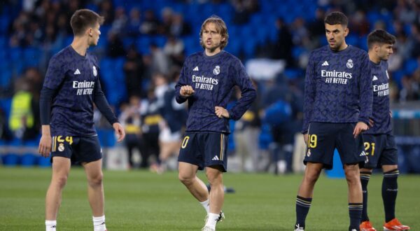 epa11303516 (L-R) Real Madrid's Arda Guler, Luka Modric, and Dani Ceballos warm up ahead of the Spanish LaLiga soccer match between Real Sociedad and Real Madrid, in San Sebastian, Spain, 26 April 2024.  EPA/Juan Herrero