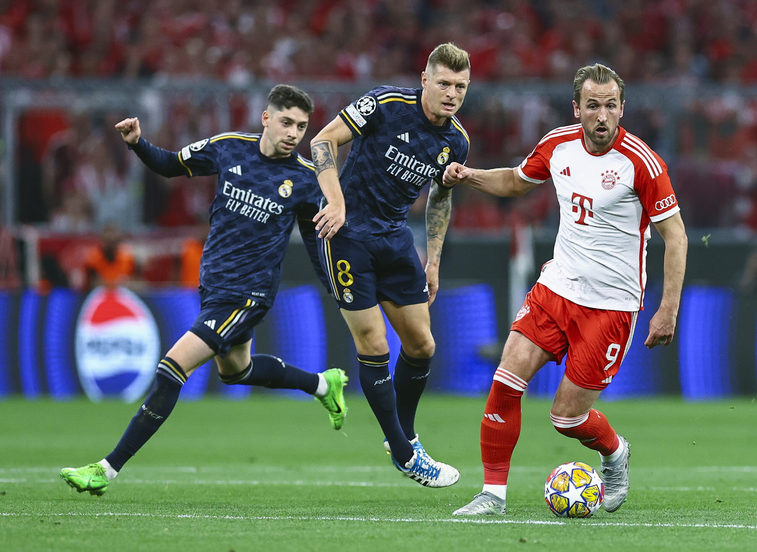 epa11310915 Real Madrid's Federico Valverde (L) and Real Madrid's Toni Kroos (C) in action against Munich's Harry Kane (R) during the UEFA Champions League semi final, 1st leg match between Bayern Munich and Real Madrid in Munich, Germany, 30 April 2024.  EPA/FILIP SINGER