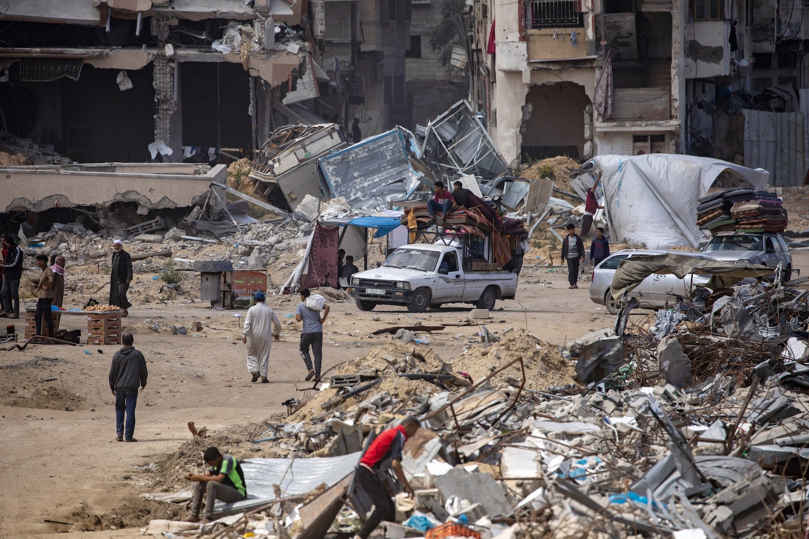 epa11324768 Internally displaced Palestinians, carrying their belongings, set up tents on the ruins of their homes after the Israeli army asked them to evacuate from the city of Rafah, in Khan Yunis camp, southern Gaza Strip, 07 May 2024. The Israel Defence Forces (IDF) on 06 May called on residents of eastern Rafah to 'temporarily' evacuate to an expanded humanitarian area. On 07 May the IDF stated that its ground troops began an overnight operation targeting Hamas militants and infrastructure within specific areas of eastern Rafah, taking operational control of the Gazan side of the Rafah crossing based on intelligence information. More than 34,600 Palestinians and over 1,455 Israelis have been killed, according to the Palestinian Health Ministry and the IDF, since Hamas militants launched an attack against Israel from the Gaza Strip on 07 October 2023, and the Israeli operations in Gaza and the West Bank which followed it.  EPA/HAITHAM IMAD