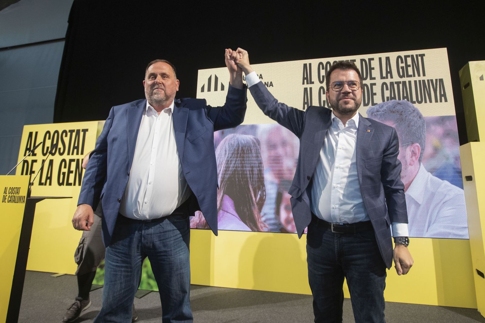 epa11332010 Catalan regional President and candidate for re-election for left pro-independence party ERC Pere Aragones (R) and ERC's president Oriol Junqueras (L) take part in the closing electoral campaign event in Tarragona, Spain, 10 May 2024. Catalonia is holding its Regional elections on 12 May 2024.  EPA/Marta Perez