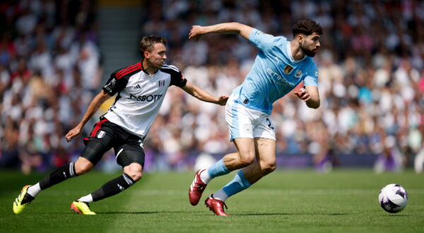 epa11332808 Timothy Castagne of Fulham (L) in action against Josko Gvardiol of Manchester City during the English Premier League soccer match between Fulham and Manchester City in London, Britain, 11 May 2024.  EPA/DAVID CLIFF EDITORIAL USE ONLY. No use with unauthorized audio, video, data, fixture lists, club/league logos, 'live' services or NFTs. Online in-match use limited to 120 images, no video emulation. No use in betting, games or single club/league/player publications.