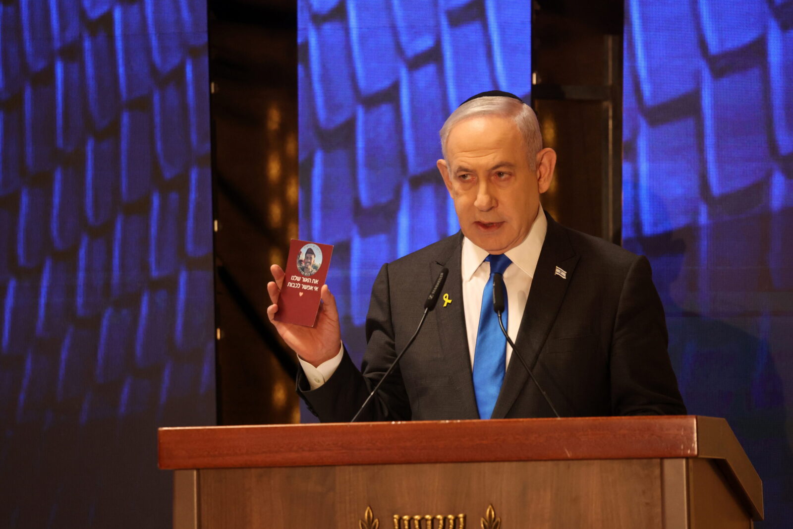 epa11336577 Israeli Prime Minister Benjamin Netanyahu addresses a ceremony marking Memorial Day for fallen soldiers of Israel’s wars and victims of attacks at Israel's Mount Herzl national military cemetery in Jerusalem, 13 May 2024. Israel marks Memorial Day (Yom HaZikaron) to commemorate fallen soldiers and victims of attacks recorded since 1860 by the defence ministry.  EPA/GIL COHEN-MAGEN / POOL