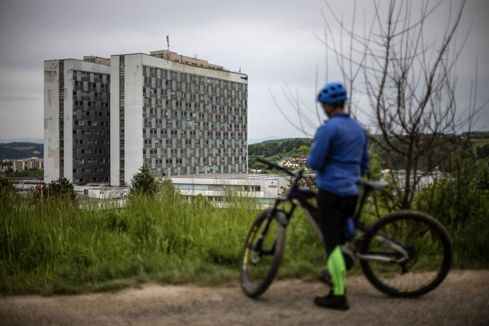 epa11347055 A cyclist looks towards the F. D. Roosevelt University Hospital, where Slovak Prime Minister Robert Fico is being treated after being shot two days earlier, in Banska Bystrica, Slovakia, 17 May 2024. The Slovak government office on 15 May confirmed there had been an assassination attempt on Prime Minister Robert Fico following a meeting in the town of Handlova. Slovak President-elect Peter Pellegrini, who visited Fico in hospital and spoke with him, told journalists that Fico's condition remains very serious.  EPA/MARTIN DIVISEK