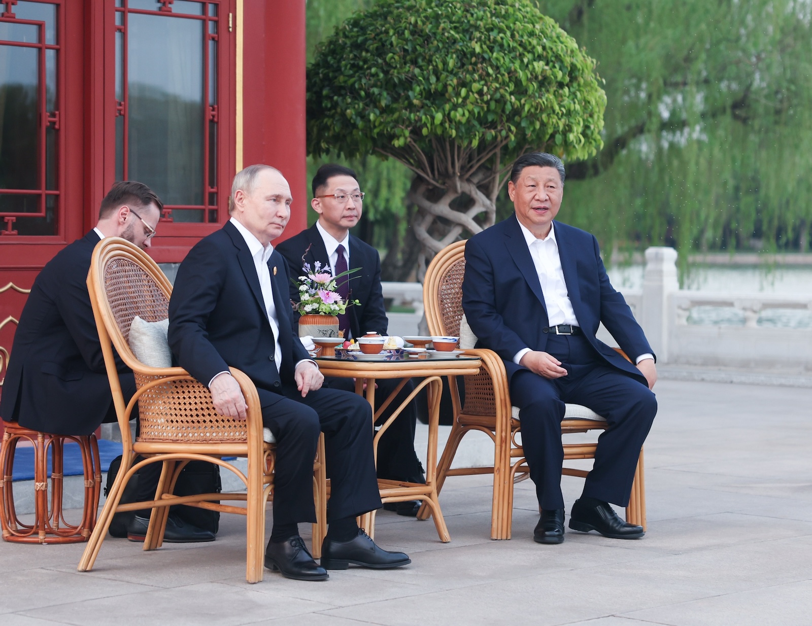 epa11347645 Chinese President Xi Jinping (R) holds a meeting with Russian President Vladimir Putin (2-L) at Zhongnanhai in Beijing, China, 16 May 2024 (issued 17 May 2024).  The Russian president is on an official visit to China on 16 and 17 May.  EPA/XINHUA / Ju Peng CHINA OUT / UK AND IRELAND OUT  /       MANDATORY CREDIT  EDITORIAL USE ONLY  EDITORIAL USE ONLY